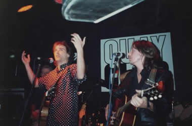 1990 and Sid Griffin tours the UK acoustically with Dave Sharp, lead guitarist of The Alarm.