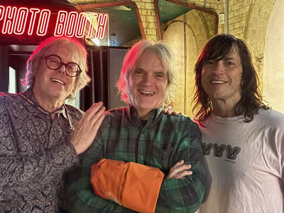 Nov 6, 2023 saw Our Fearless Leader visit sometime Long Ryder/full time Old 97's bassist Murry Hammond and 97's singer Rhett Miller at their first London concert in ages. Caffeinated drinks were discussed.