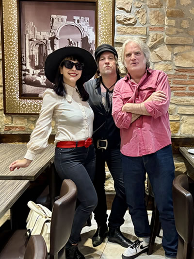 April 30, 2025 meant pre-gig dinner and a right laugh with The Courettes, the best new band I have seen since the Hanging Stars.